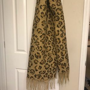 Brand New 2019 H&M Cheetah Scarf